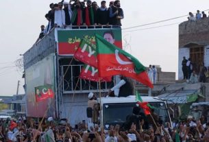 پی ٹی آئی لانگ مارچ کے شرکاء کا کرک میں پڑاؤ